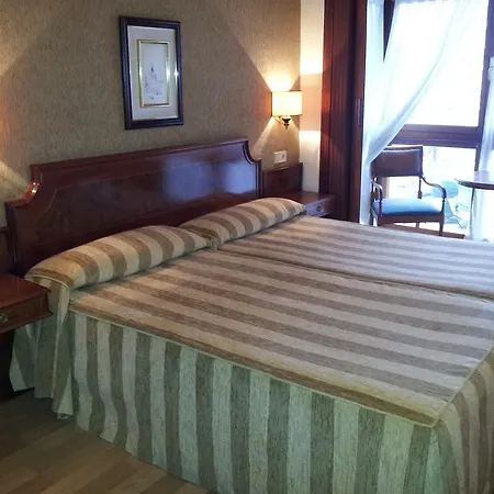 מלון Centro Begona 3*