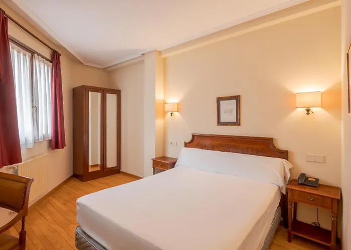 מלון Centro Begona 3*